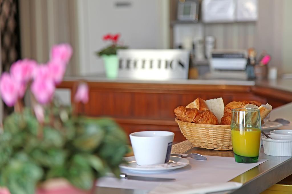 Hotel Le Rochegude อัลบี ภายนอก รูปภาพ